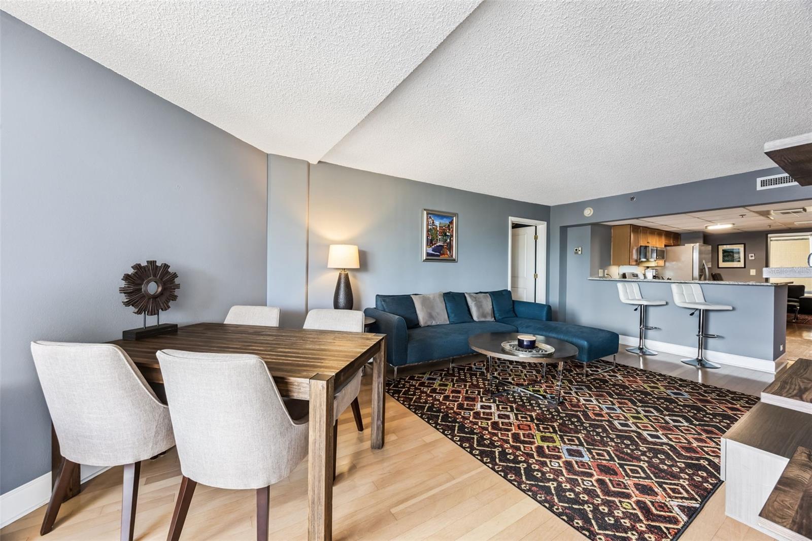 METROPOLITAN/LK EOLA - Residential