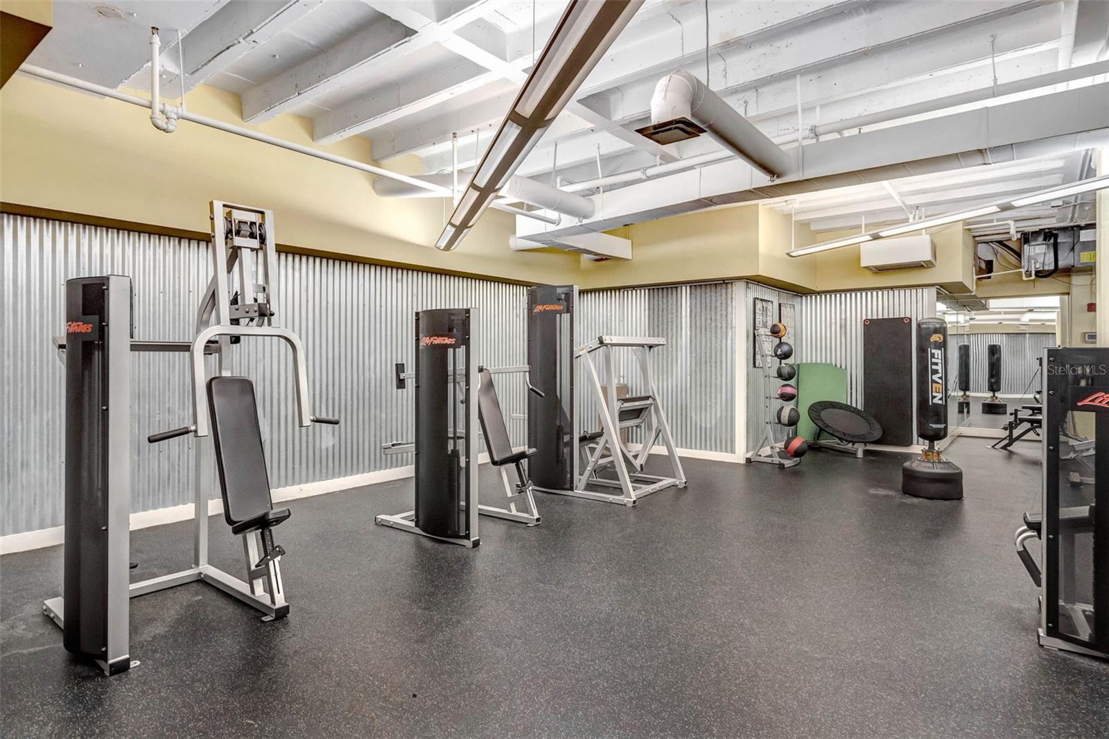 METROPOLITAN/LK EOLA - Residential