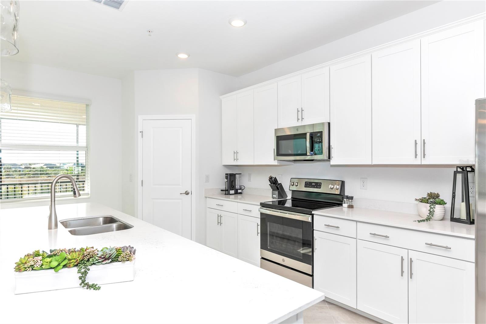 WELLEN PARK GOLF & COUNTRY CLUB - Residential Lease