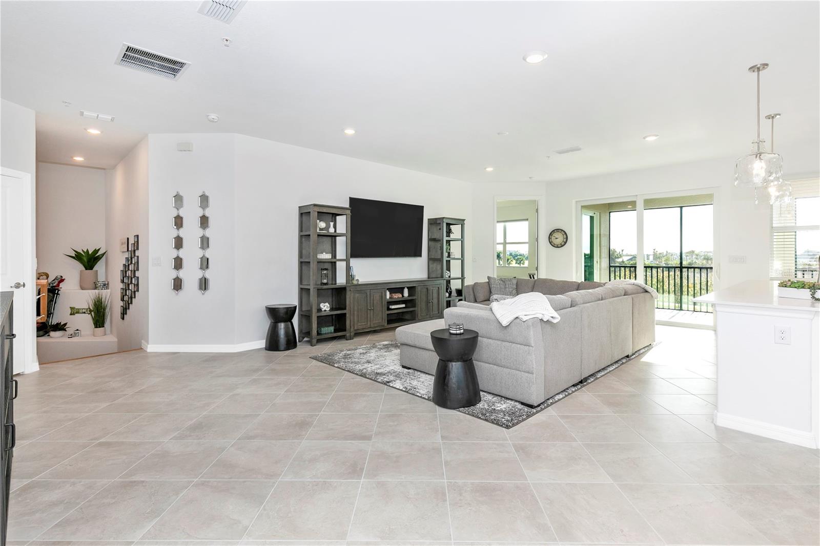 WELLEN PARK GOLF & COUNTRY CLUB - Residential Lease