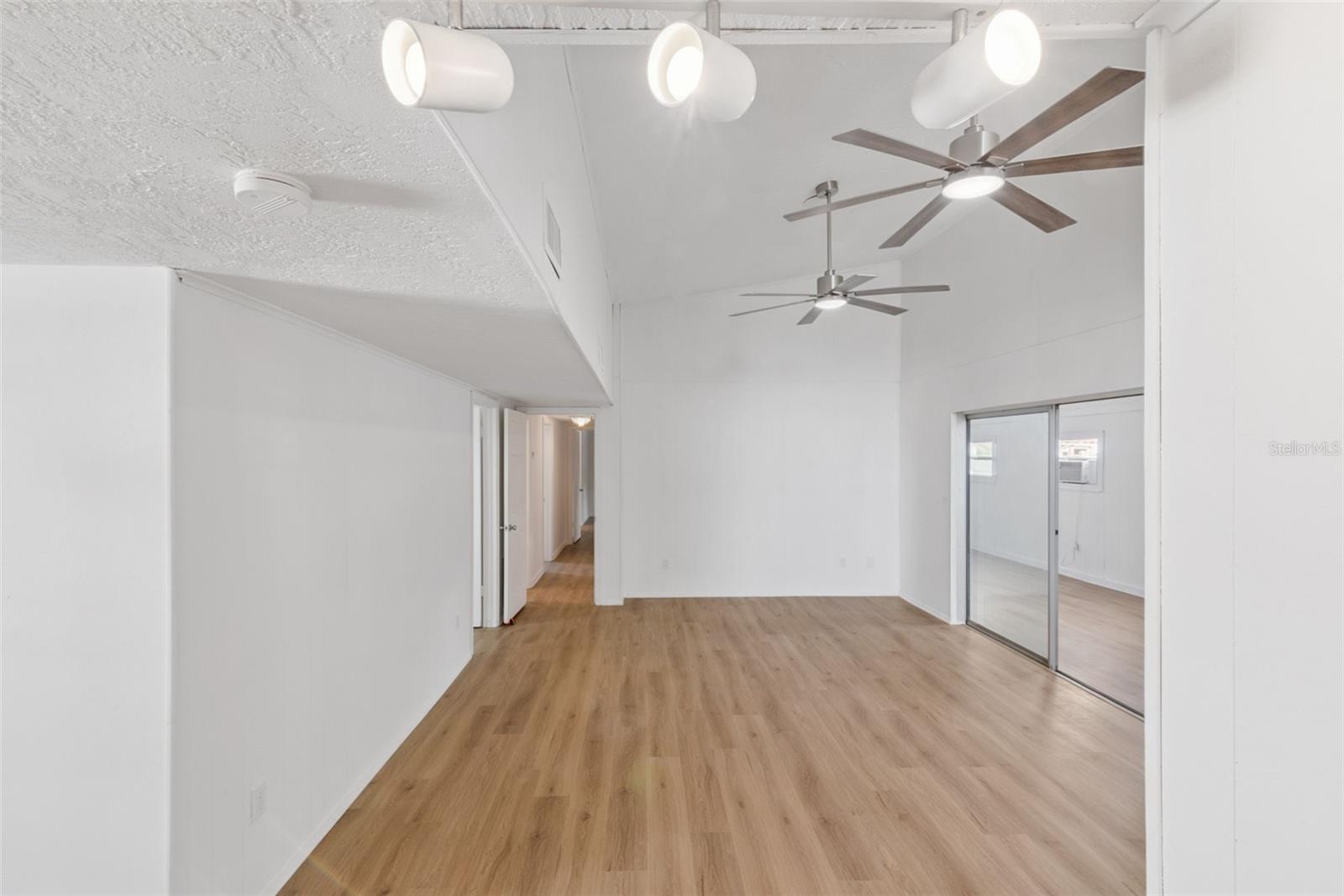 ENGLISH WOODS 1ST ADD - Residential