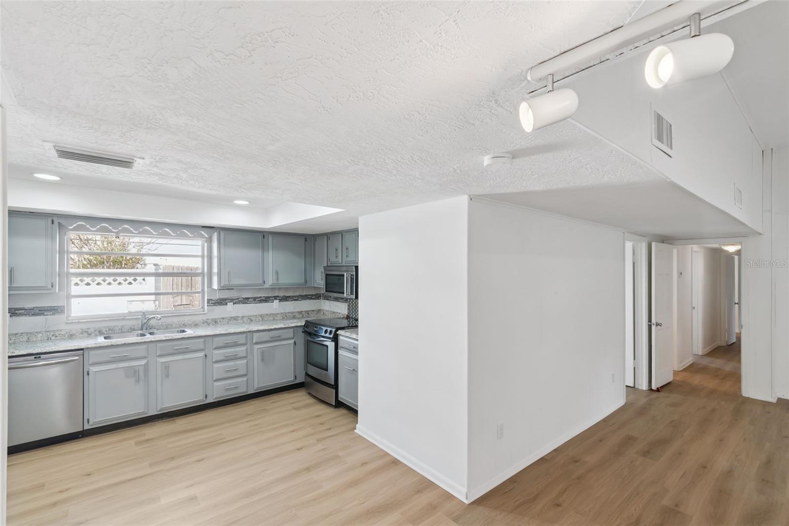 ENGLISH WOODS 1ST ADD - Residential