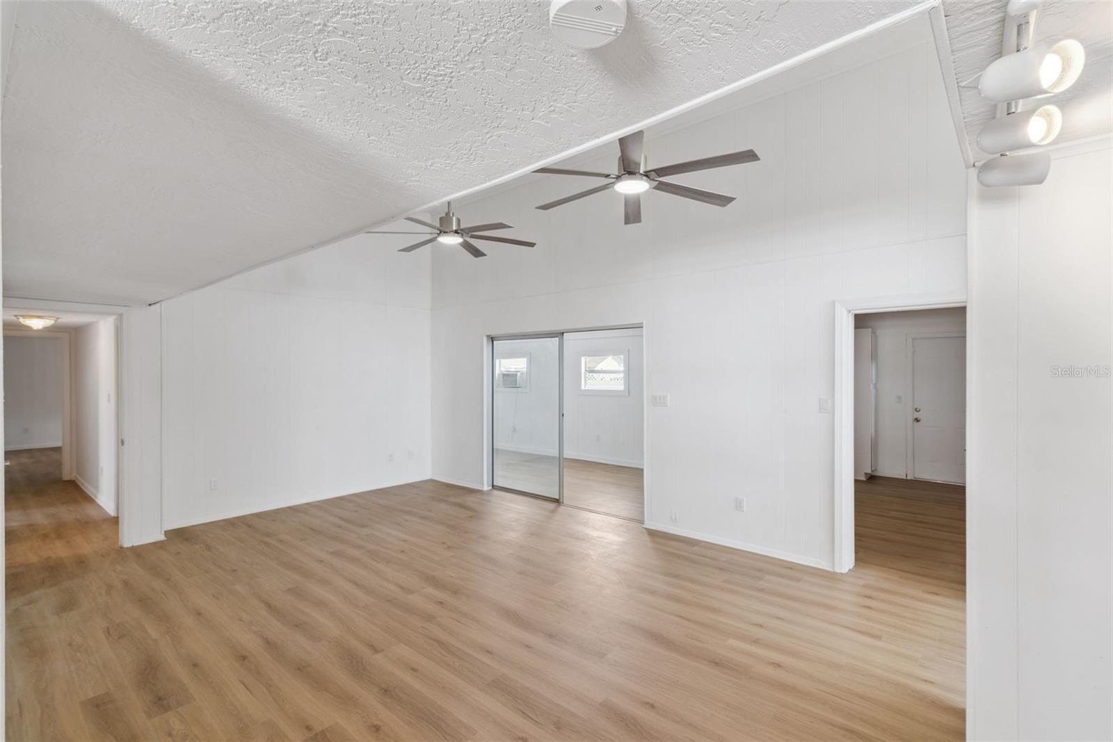 ENGLISH WOODS 1ST ADD - Residential