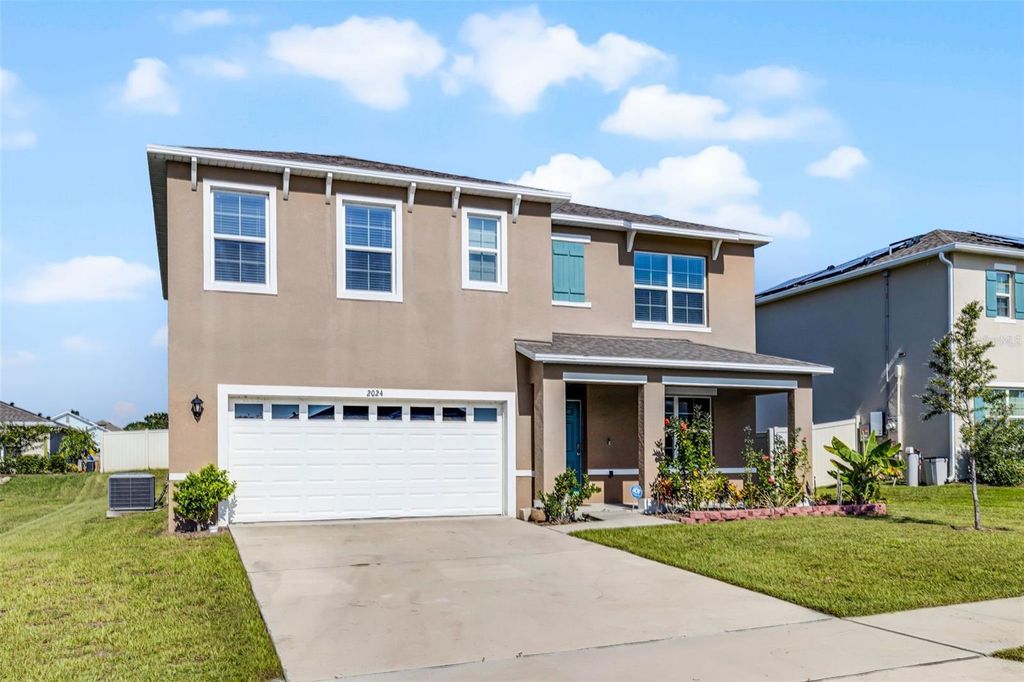 Photo of 2024 Griffin Oaks Way, Tavares, FL 32778 (MLS # G5100310)