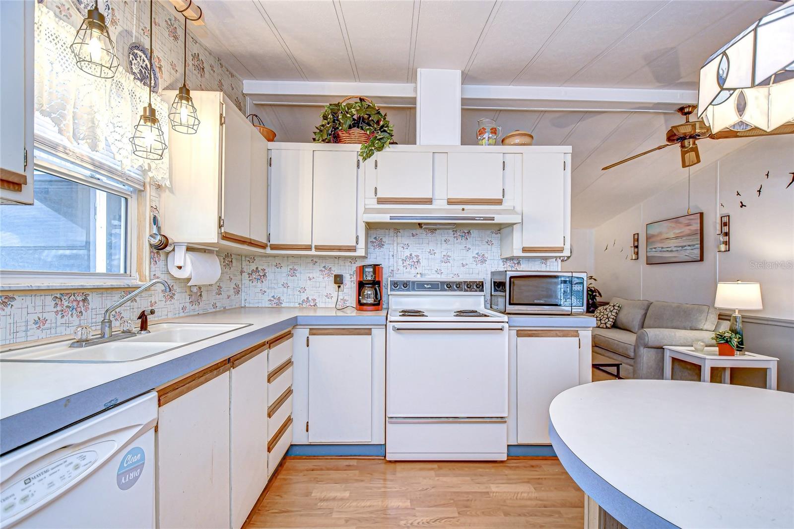 COLONY HILLS COMMUNITY - Residential