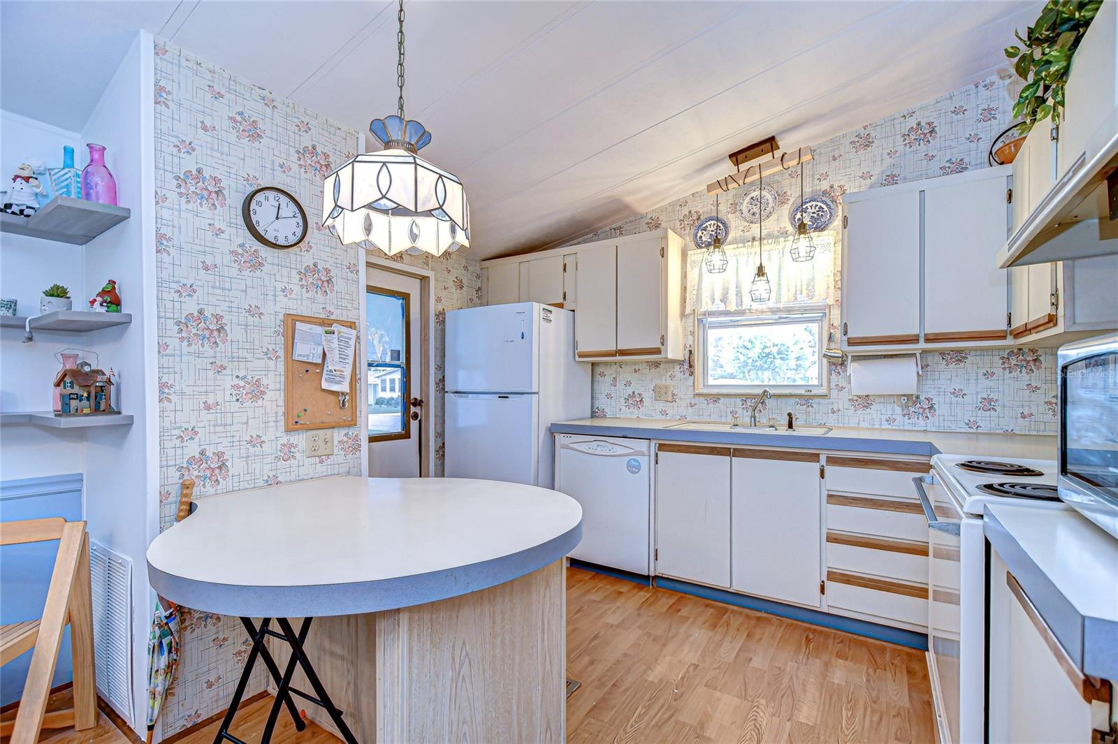 COLONY HILLS COMMUNITY - Residential