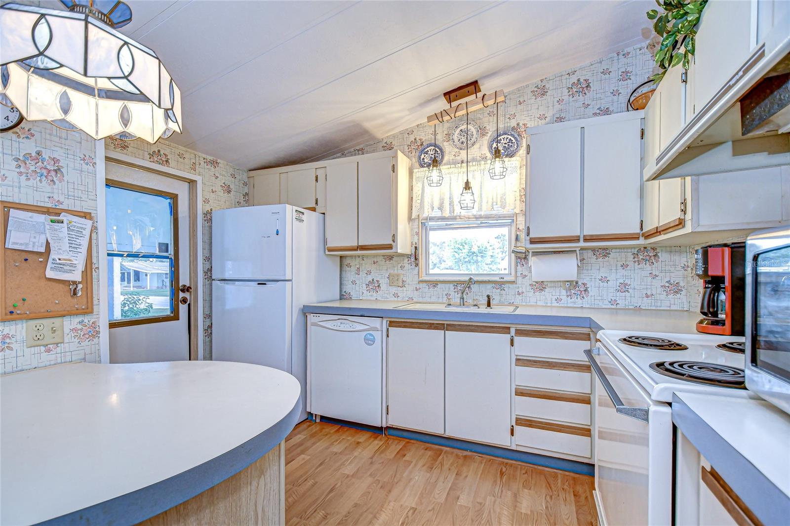 COLONY HILLS COMMUNITY - Residential