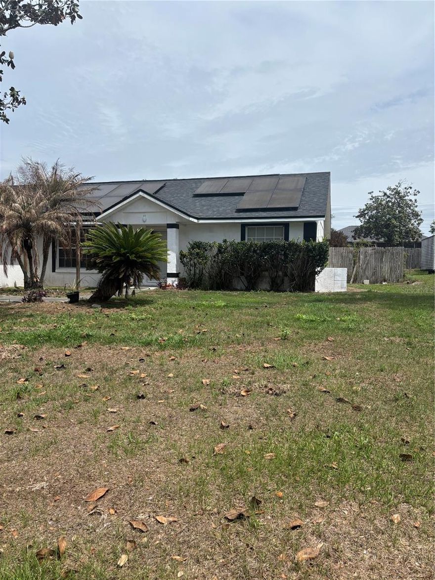 Motivated Seller! Perfect home for the perfect family. Come and take a look at this nice 3 bedrooms and 2 baths 
In a very quiet community, close to shopping centers, easy access to  highways. Great price Won’t last long.