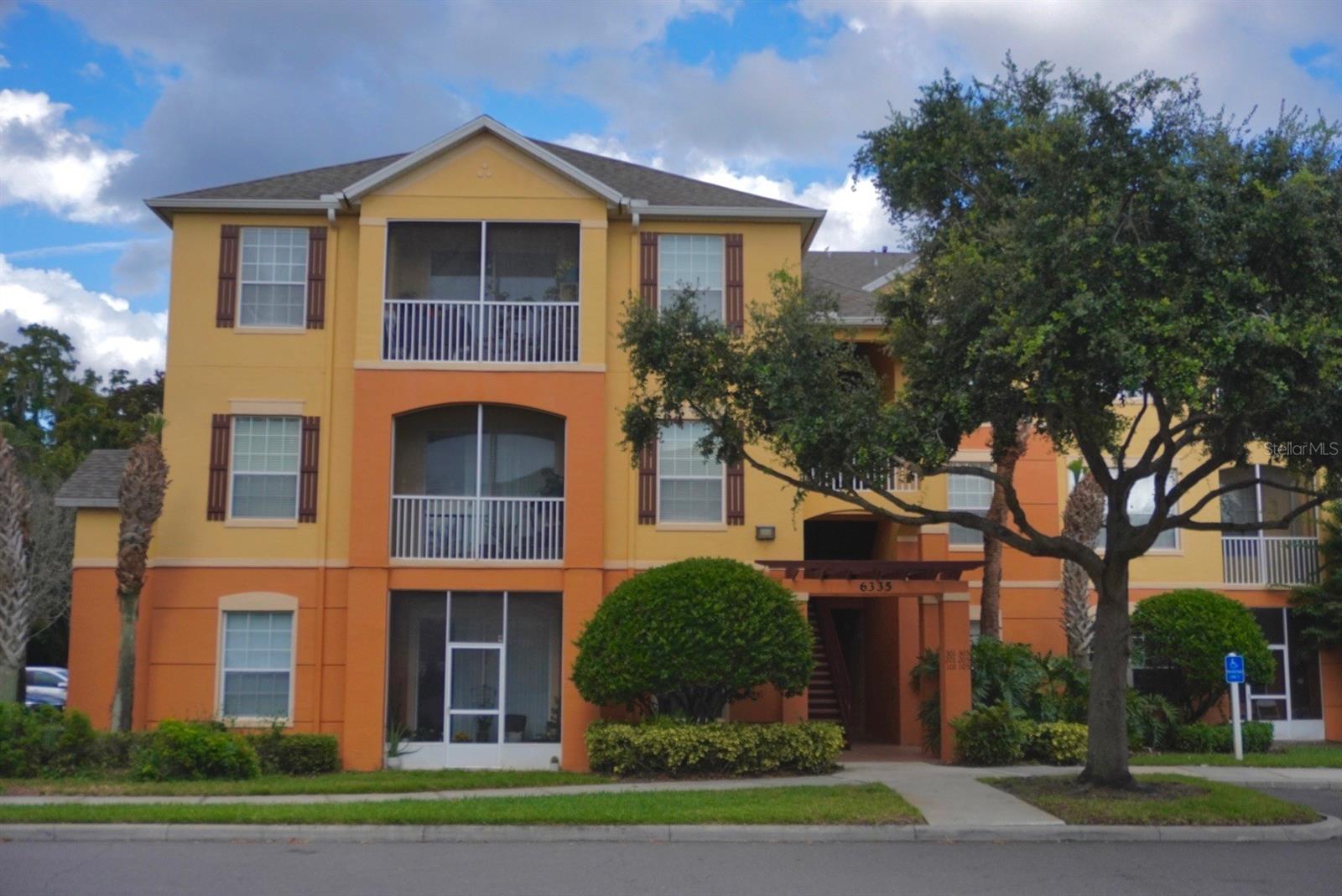 Located in a private and exclusive community, this 3-bedroom, 2-bath condo offers the perfect combination of comfort, strategic location, and excellent investment potential.Enjoy a spacious living room with enclosed balcony, functional kitchen, and a master bedroom with walk-in closet. The community features a swimming pool, recreational areas, assigned parking, and security, ensuring a comfortable and peaceful lifestyle.Its prime location in the heart of Orlando offers quick access to the International Airport, Lake Nona, Waterford Lakes, Lee Vista, and major highways SR 528 and SR 408, as well as shopping centers and restaurants. Investor-friendly: this condo already has a guaranteed tenant and rents very easily due to the high demand in the area.HOA fees cover exterior maintenance, water, security, and more. Truly an amazing opportunity whether to live in or to invest!