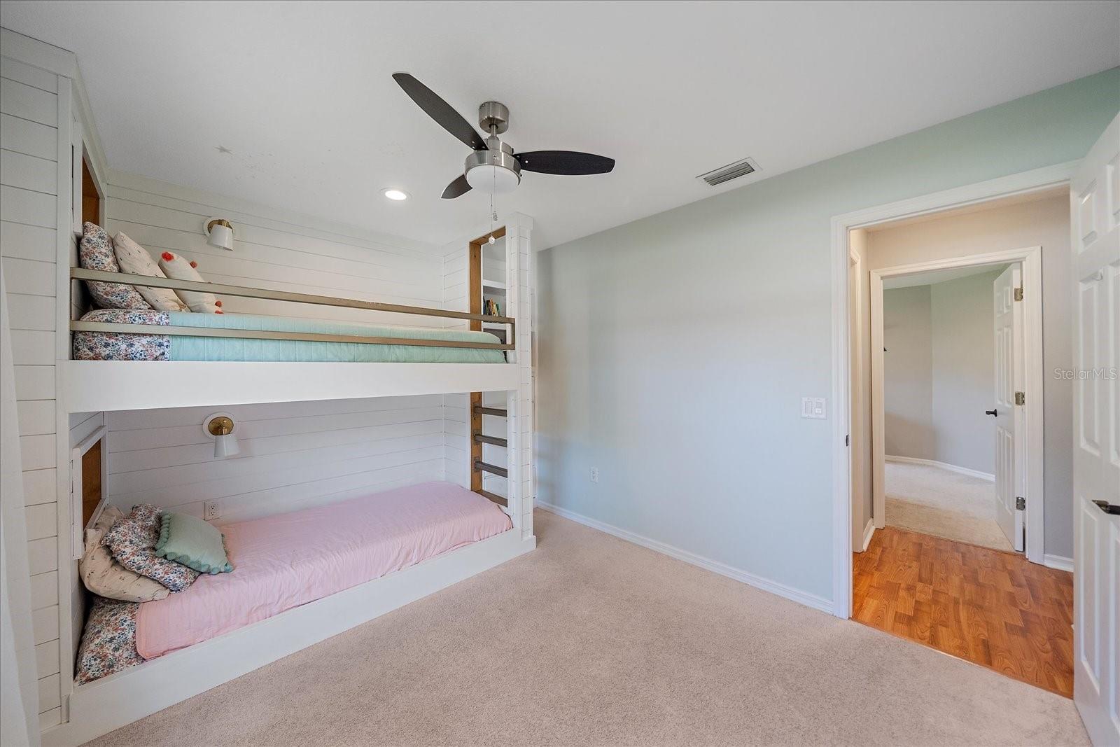 LAKE SARASOTA - Residential