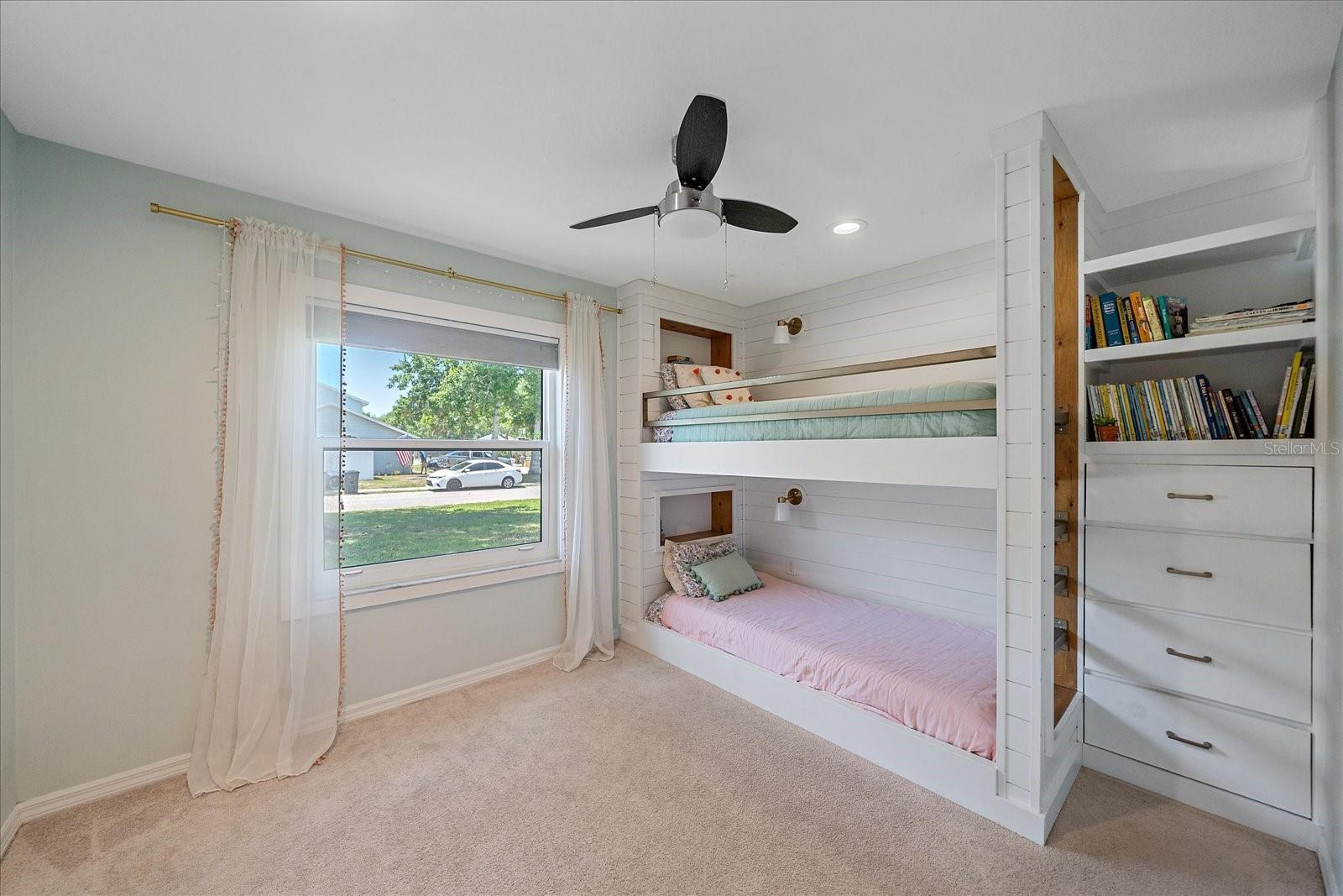 LAKE SARASOTA - Residential