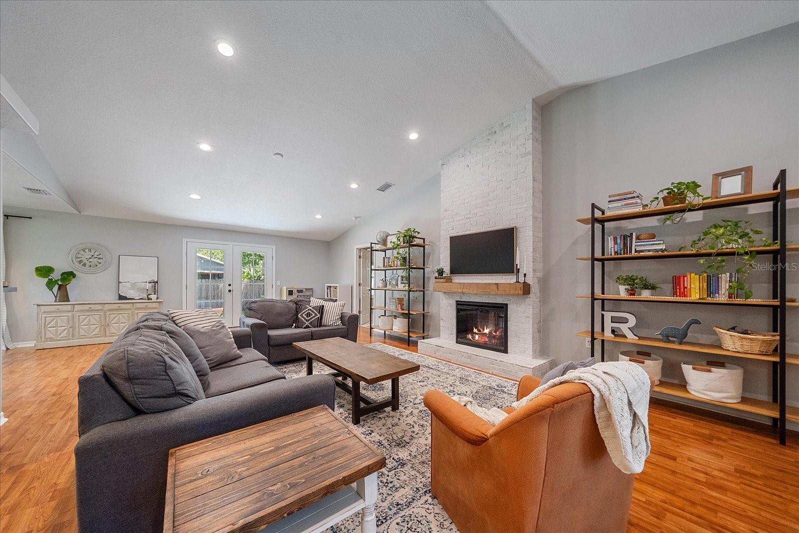 LAKE SARASOTA - Residential