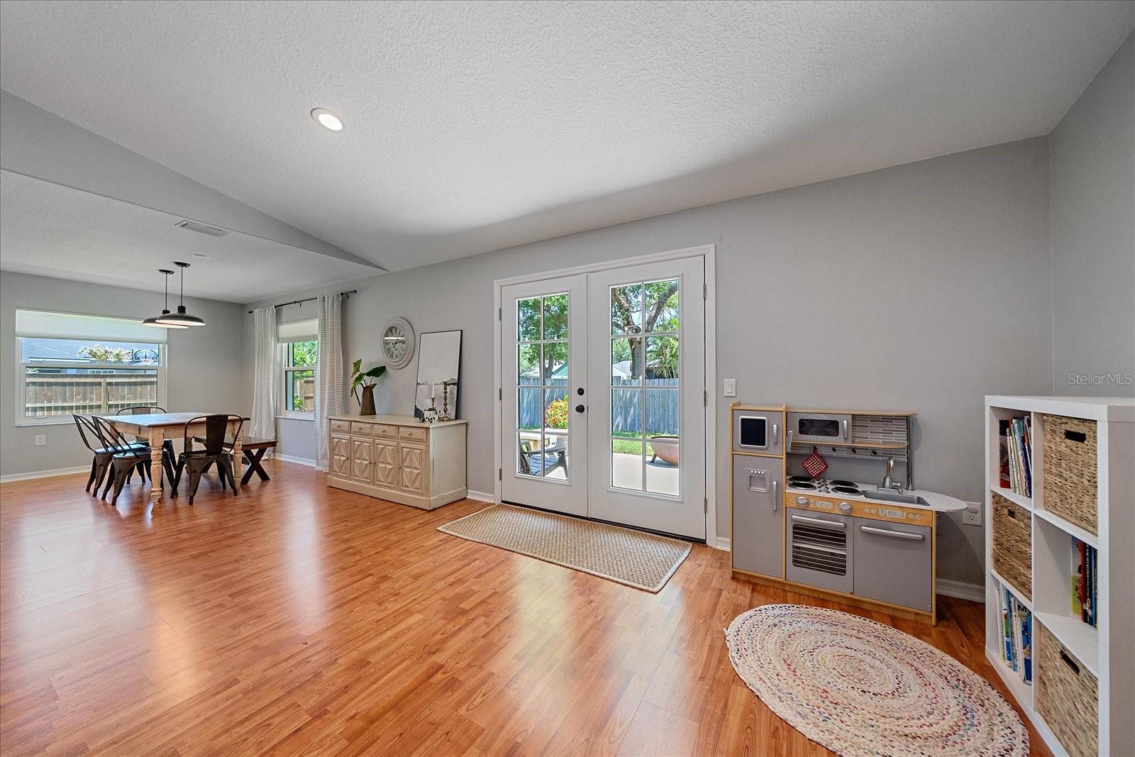 LAKE SARASOTA - Residential