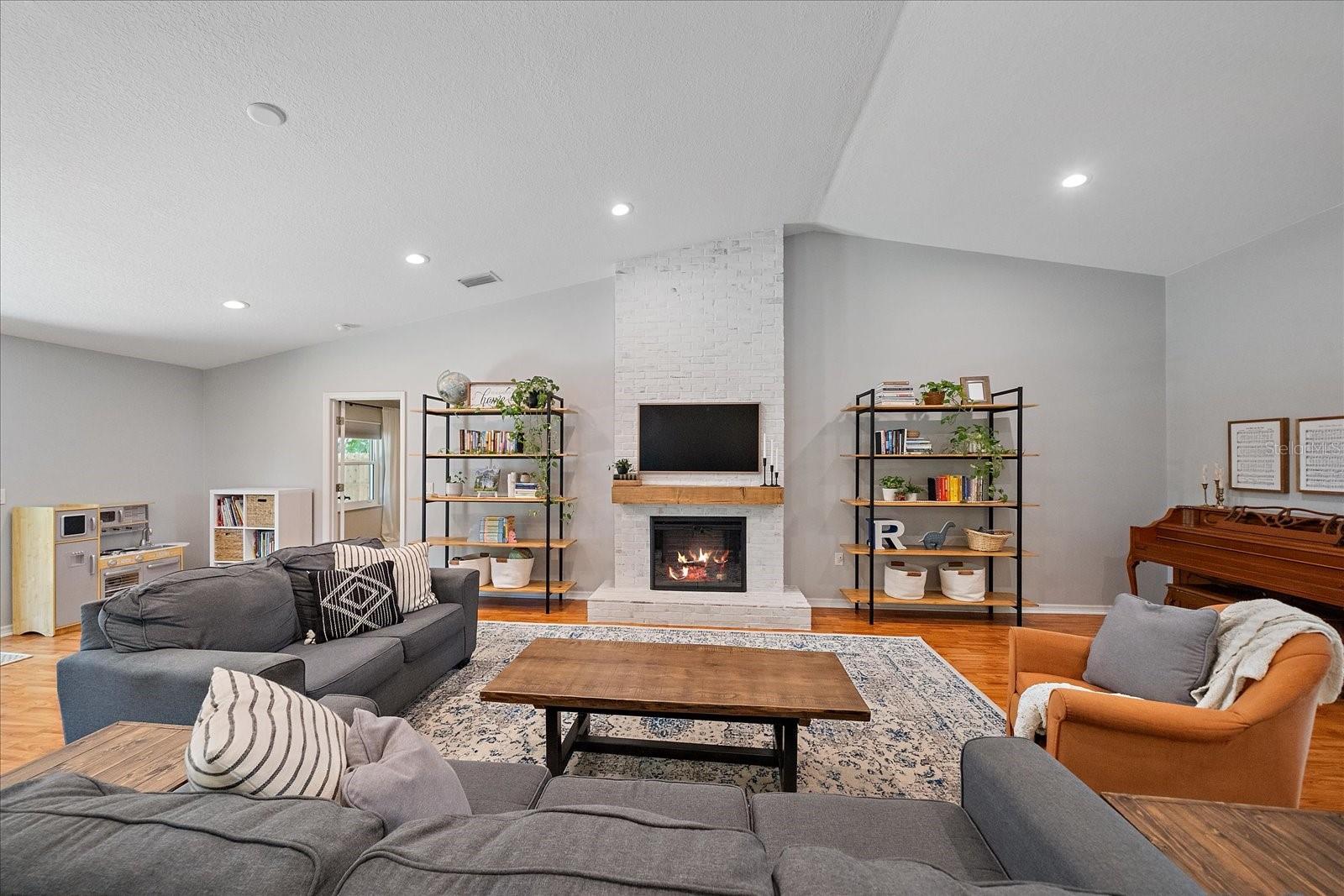 LAKE SARASOTA - Residential