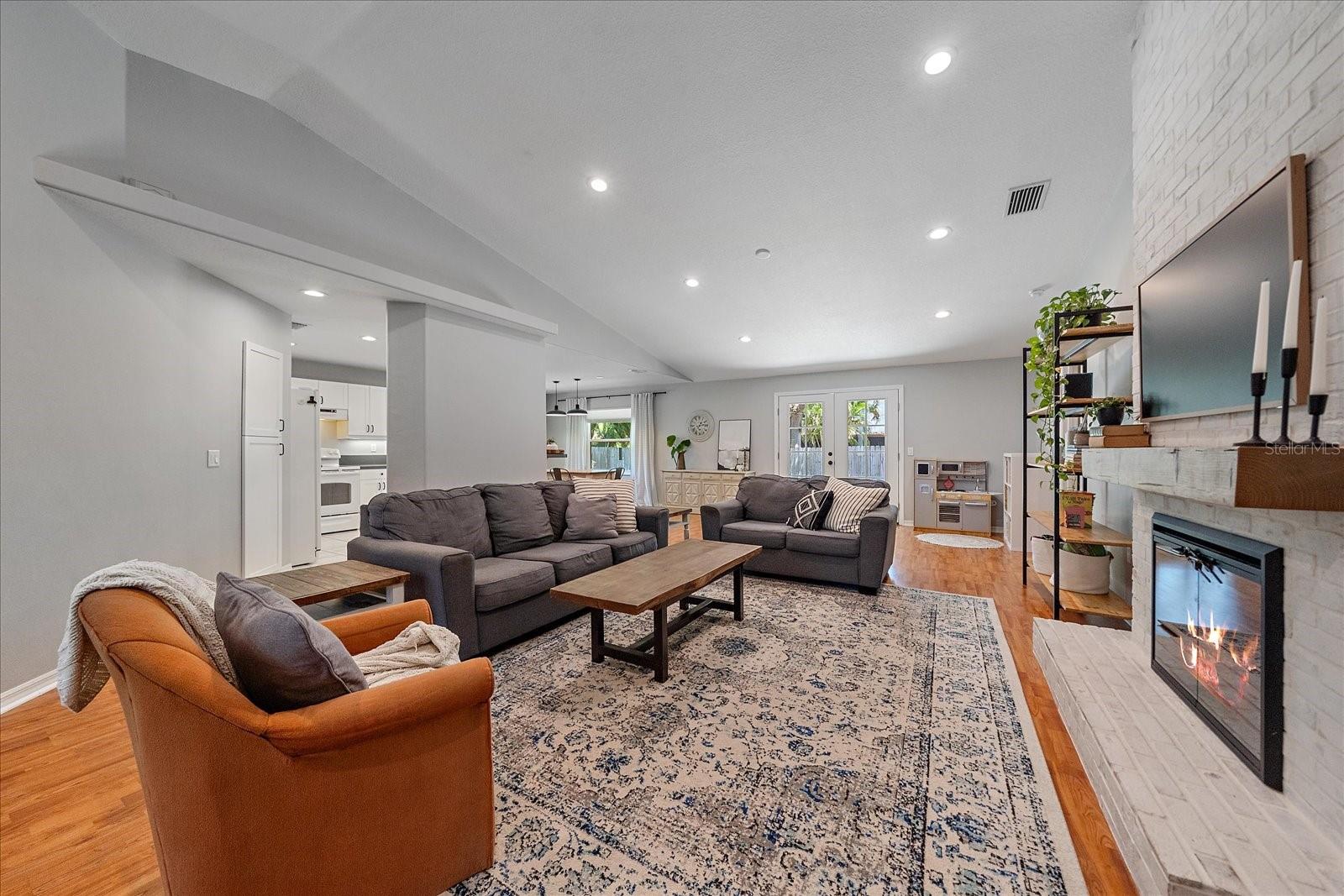 LAKE SARASOTA - Residential