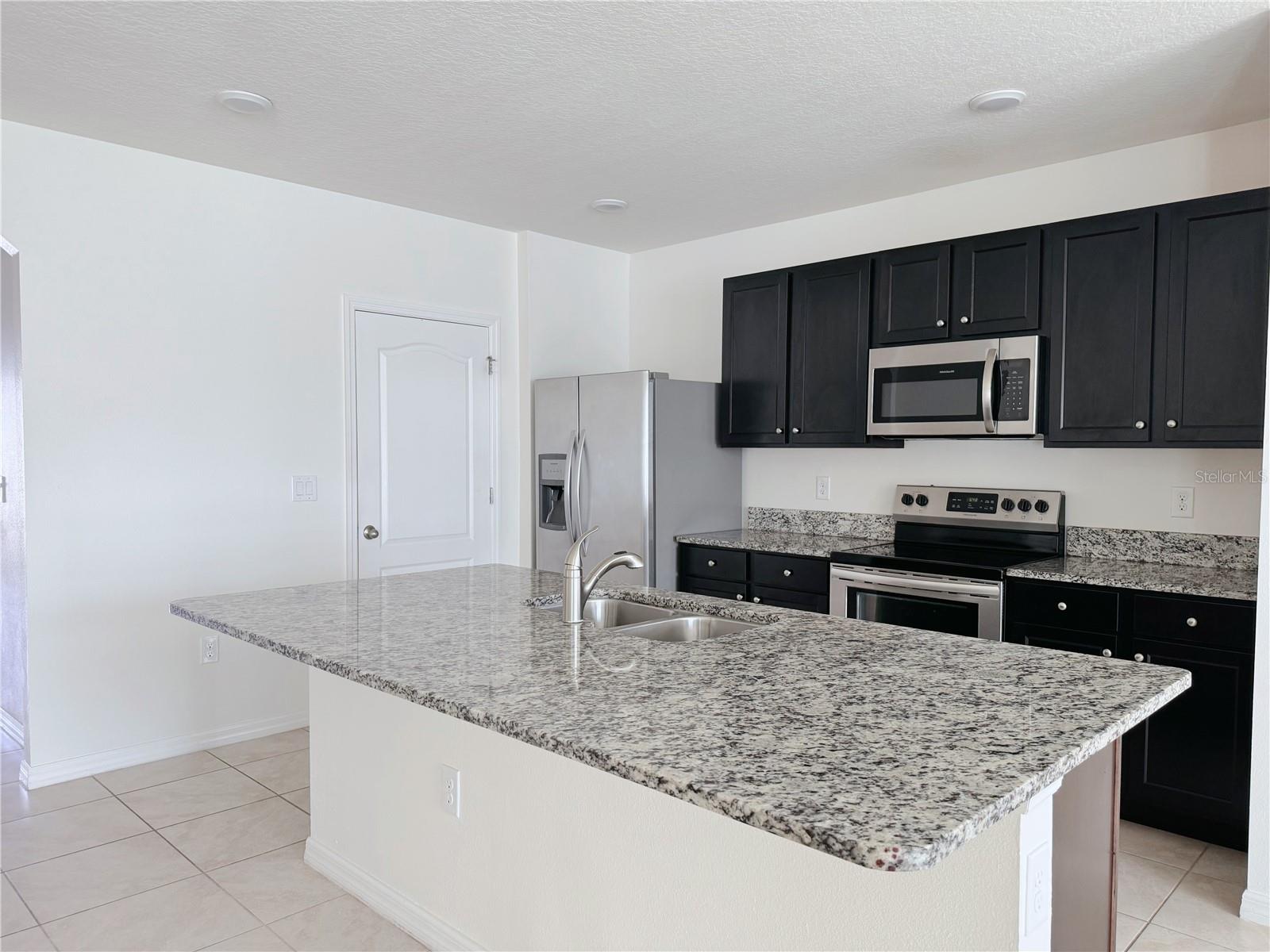 ESTATES OF WESTERLY - Residential Lease