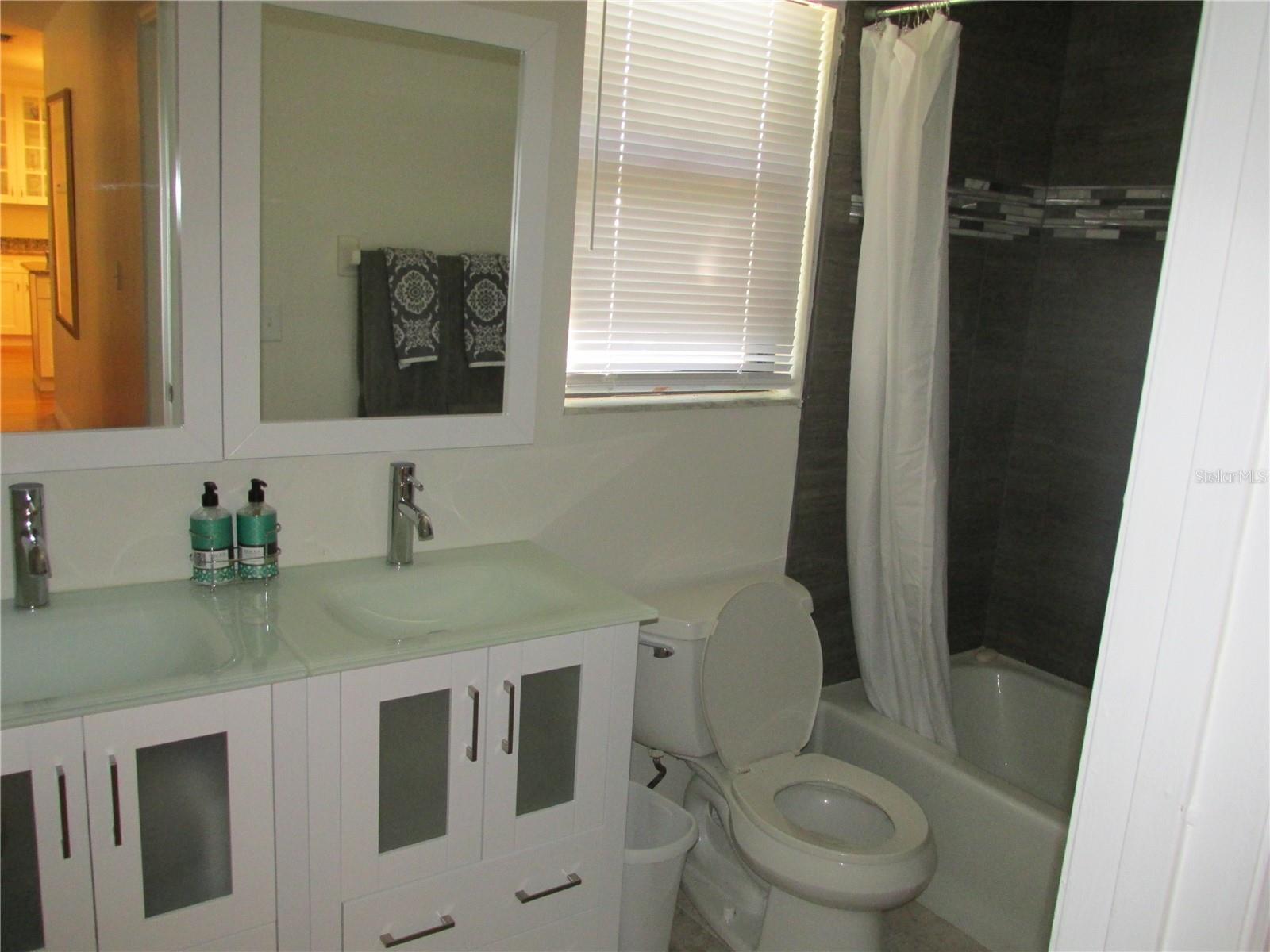 MANASOTA GARDENS - Residential Lease