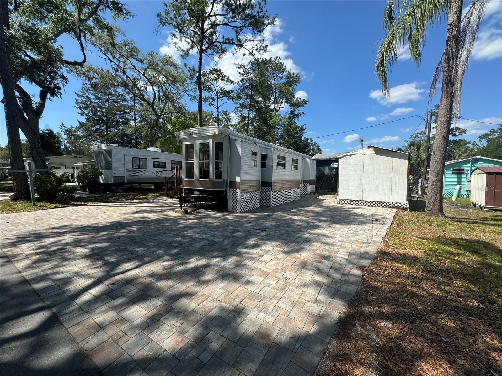 CAMPERS HOLIDAY - Residential