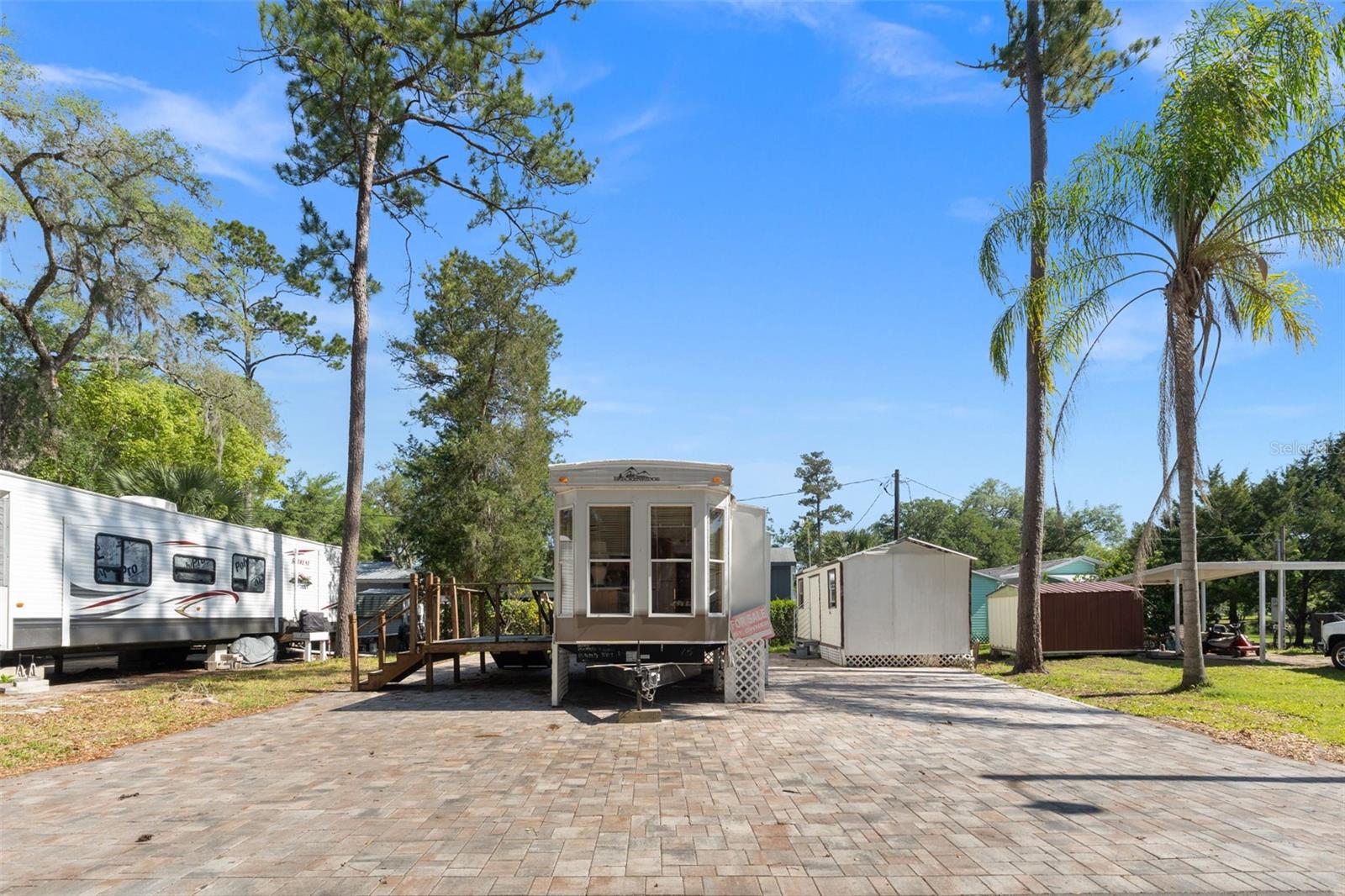 CAMPERS HOLIDAY - Residential