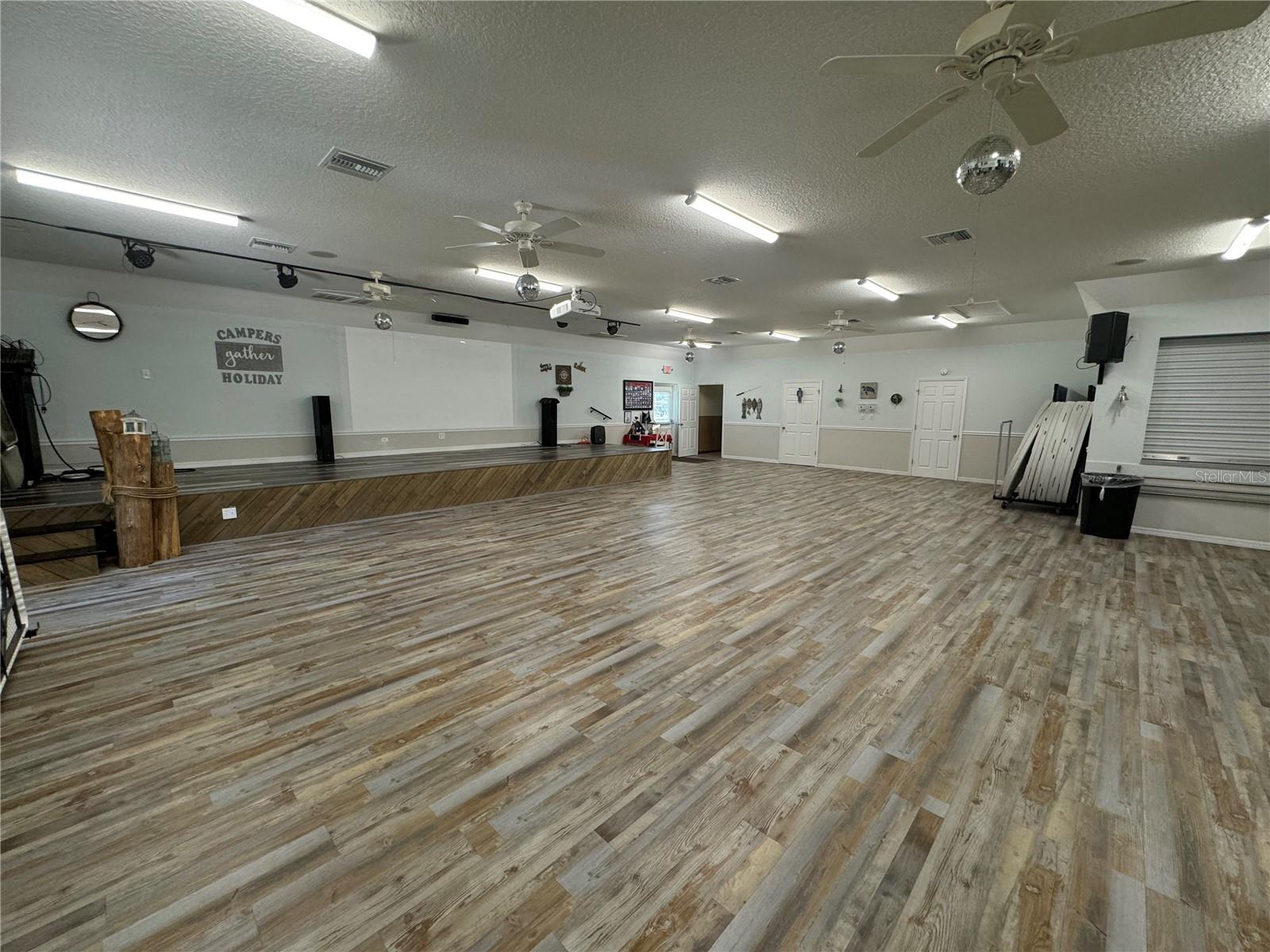 CAMPERS HOLIDAY - Residential