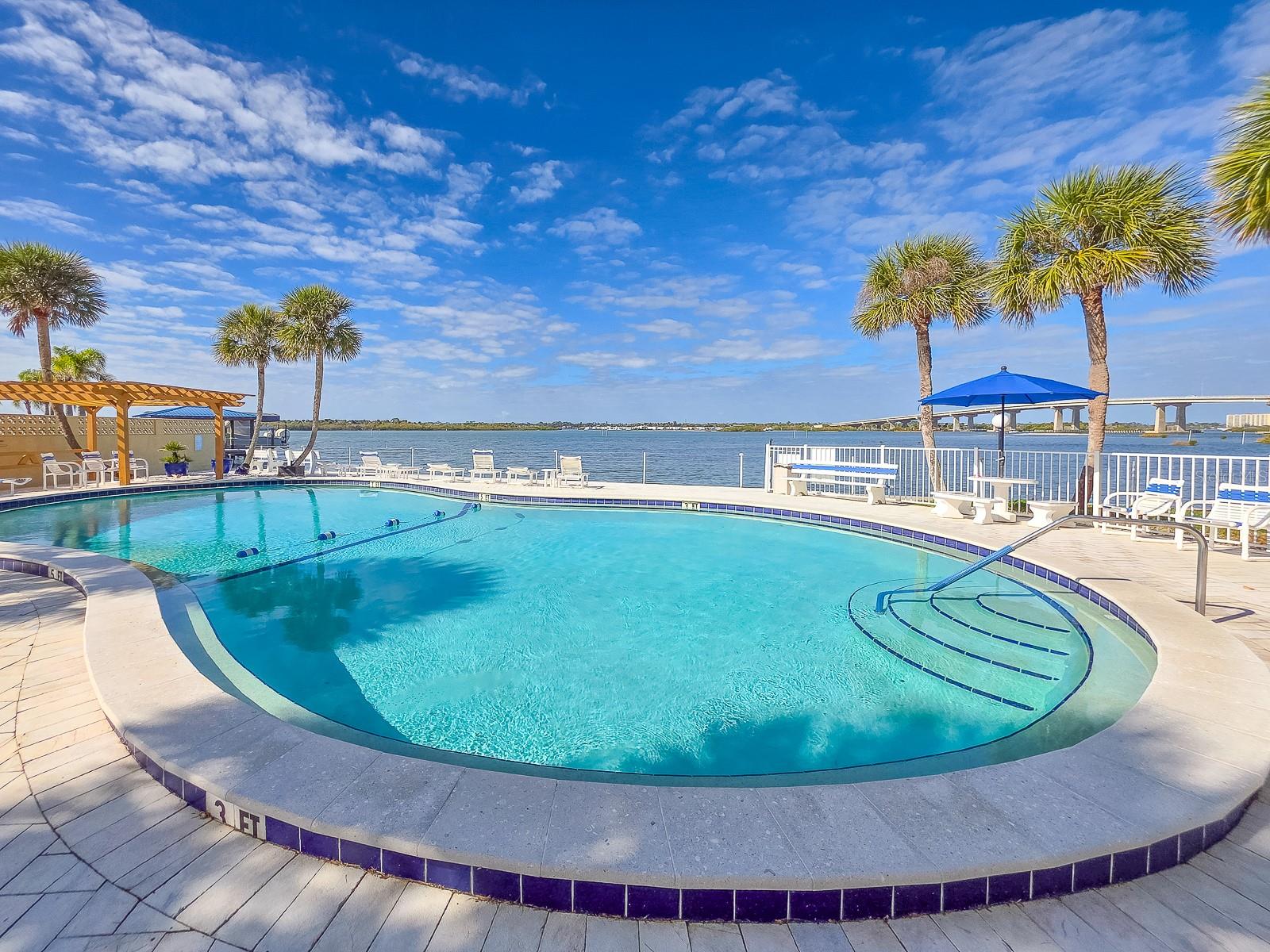 ADMIRALTY CLUB - Residential