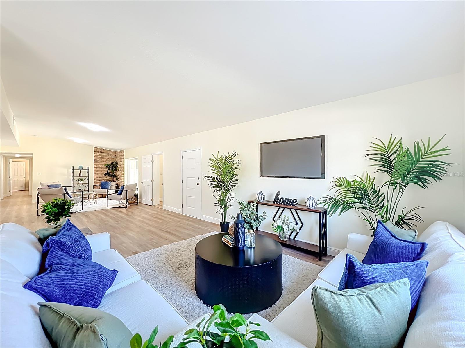 ENGLISH ESTATES UNIT 3 - Residential