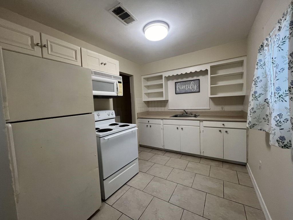 Photo of 2014 10th Street W, Bradenton, FL 34205 (MLS # A4693700)