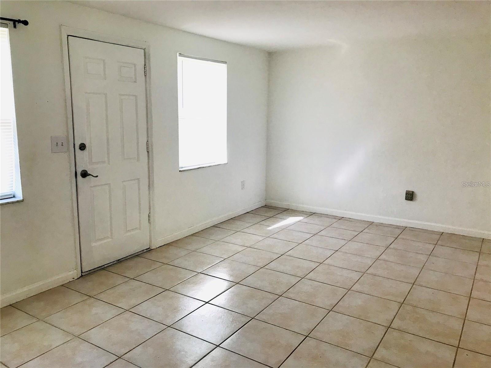 BEACON SQUARE - Residential Lease