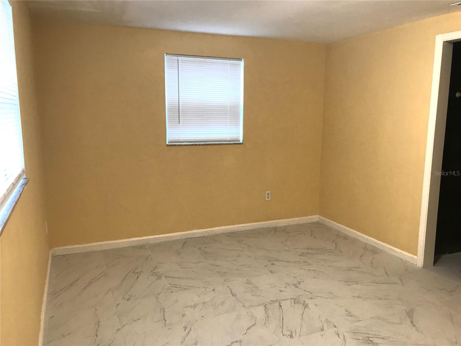 BEACON SQUARE - Residential Lease