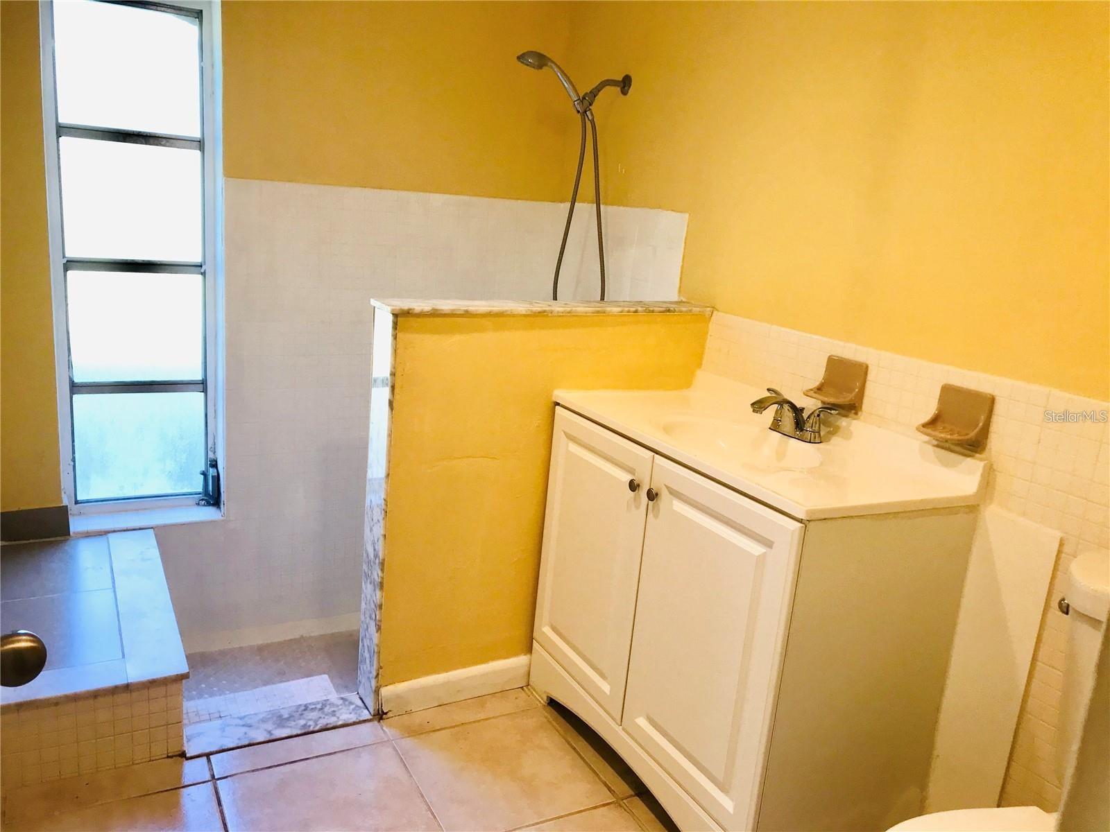 BEACON SQUARE - Residential Lease