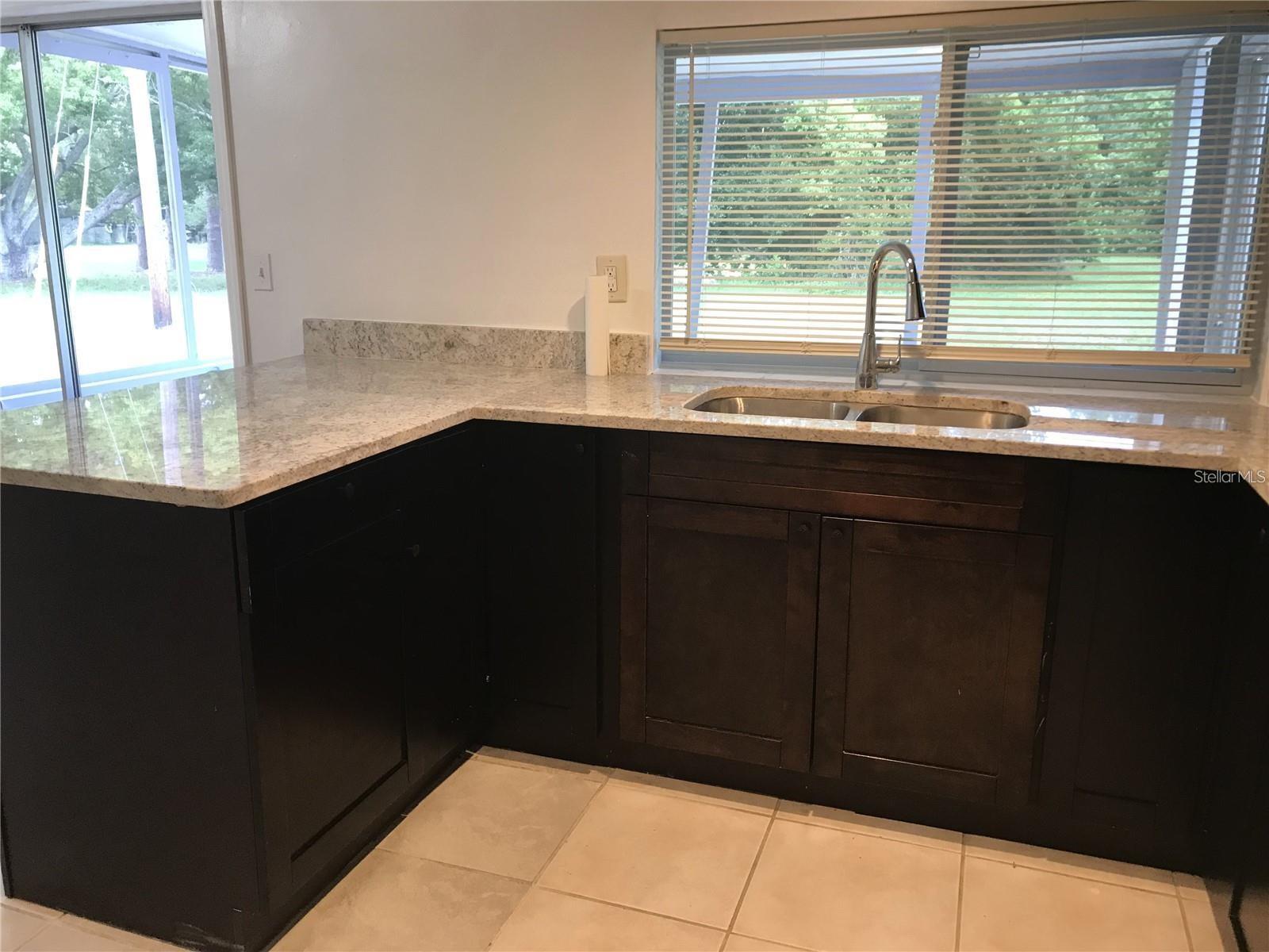 BEACON SQUARE - Residential Lease