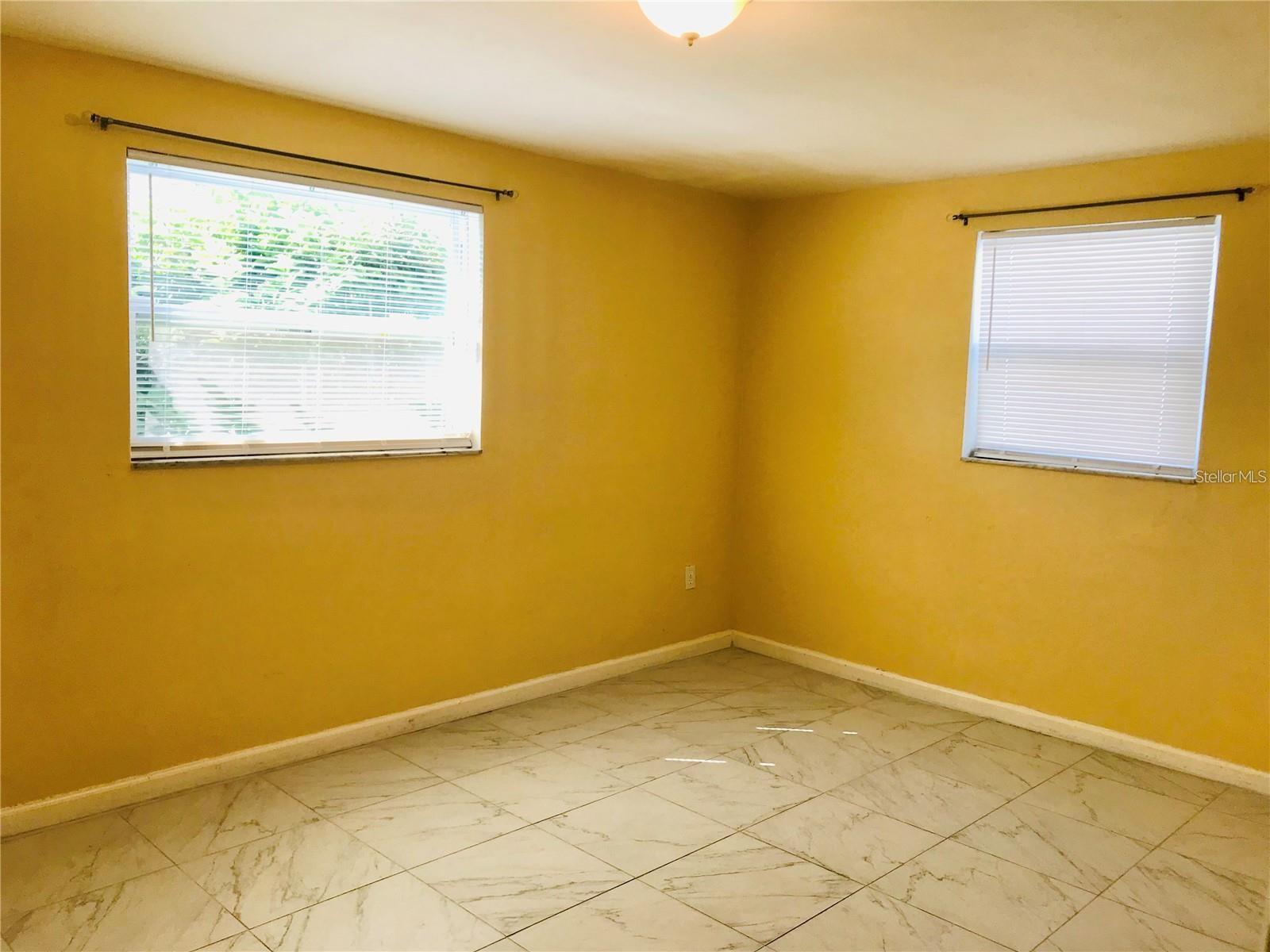 BEACON SQUARE - Residential Lease