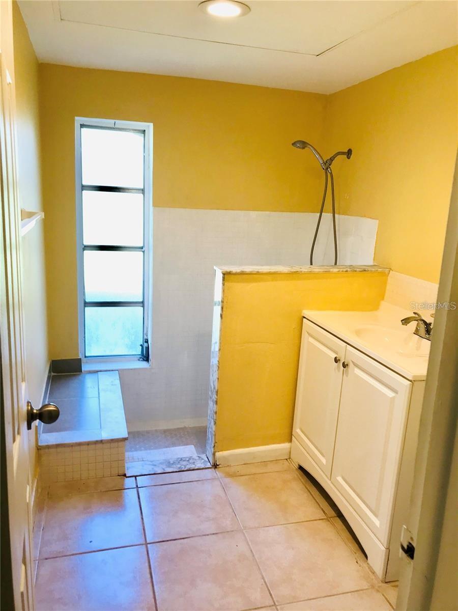 BEACON SQUARE - Residential Lease