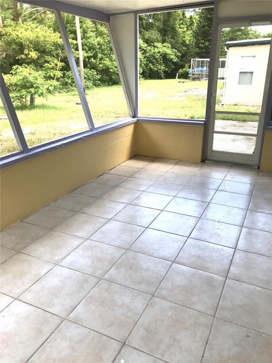 BEACON SQUARE - Residential Lease