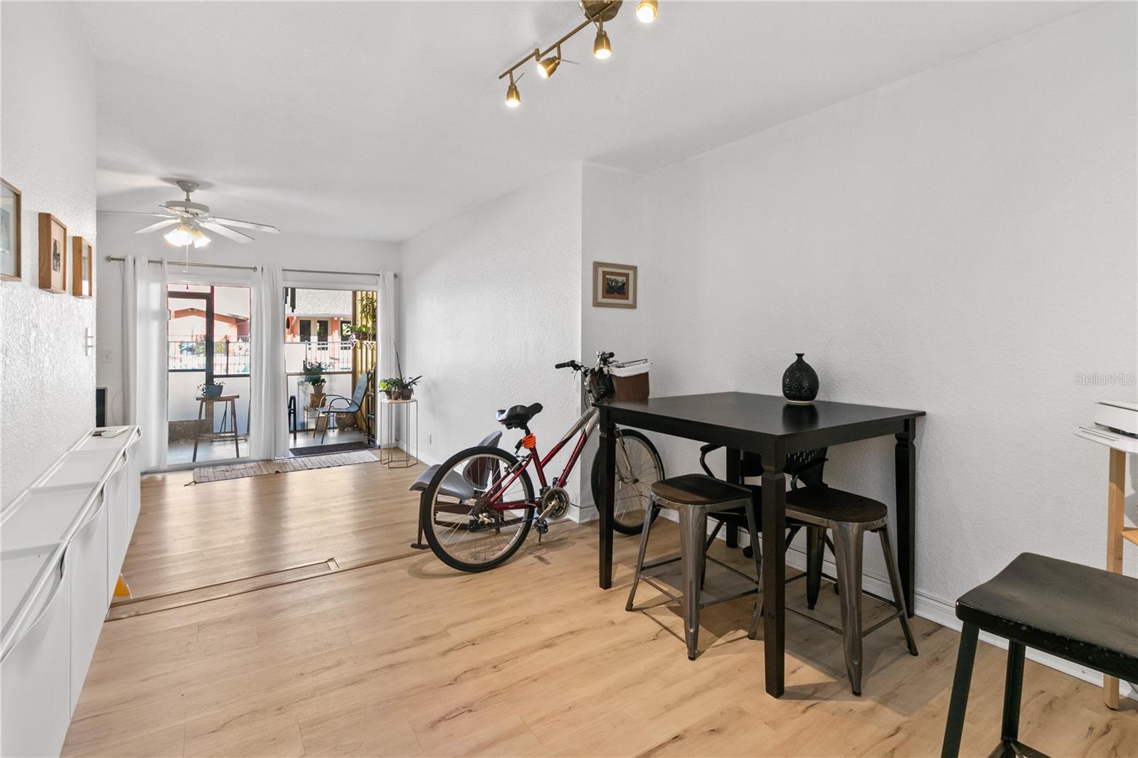 LA COSTA BRAVA LAKESIDE CONDO - Residential