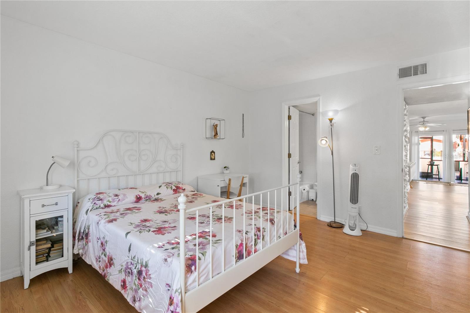 LA COSTA BRAVA LAKESIDE CONDO - Residential