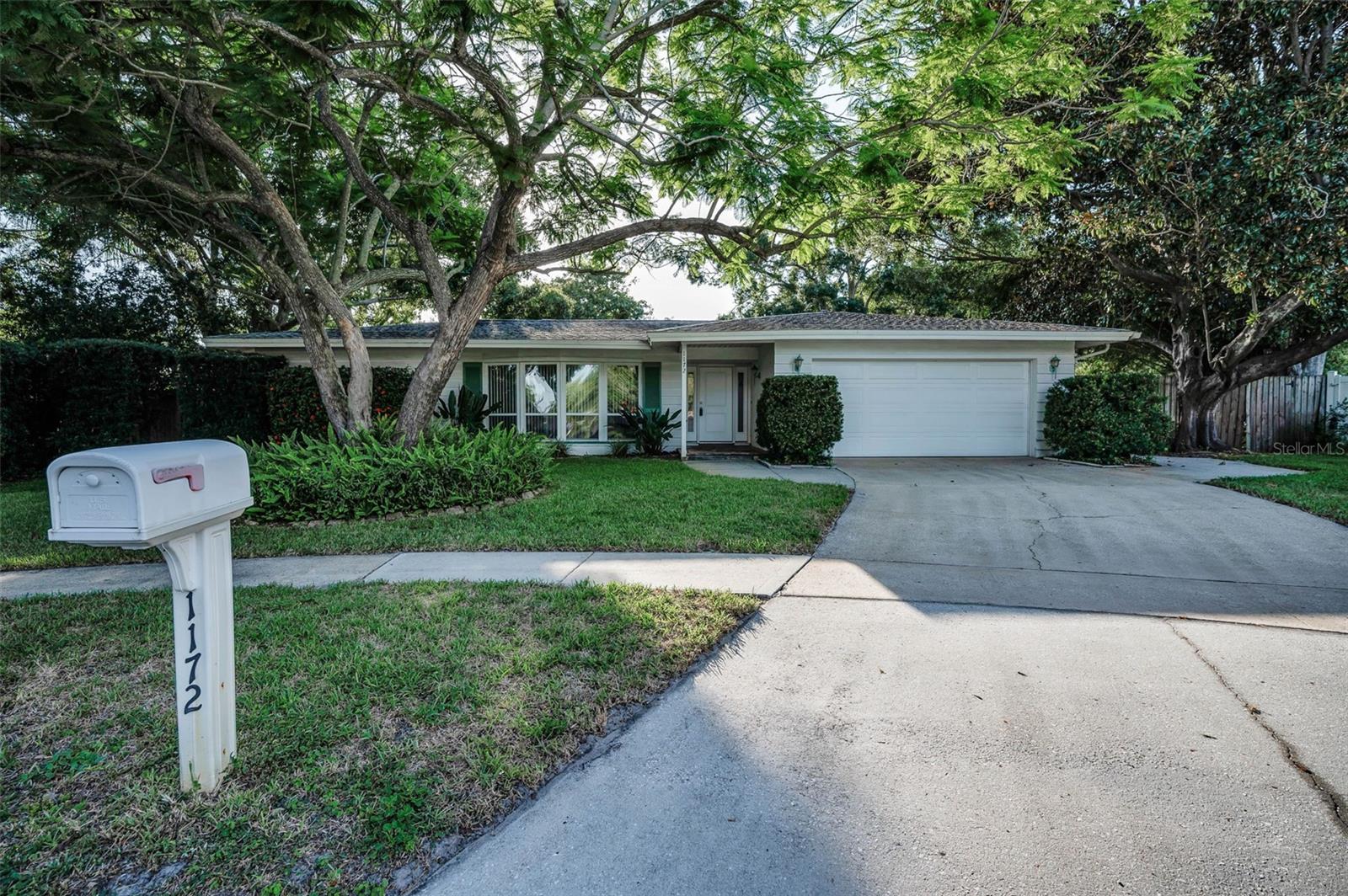 1172 GLENMOOR COURT