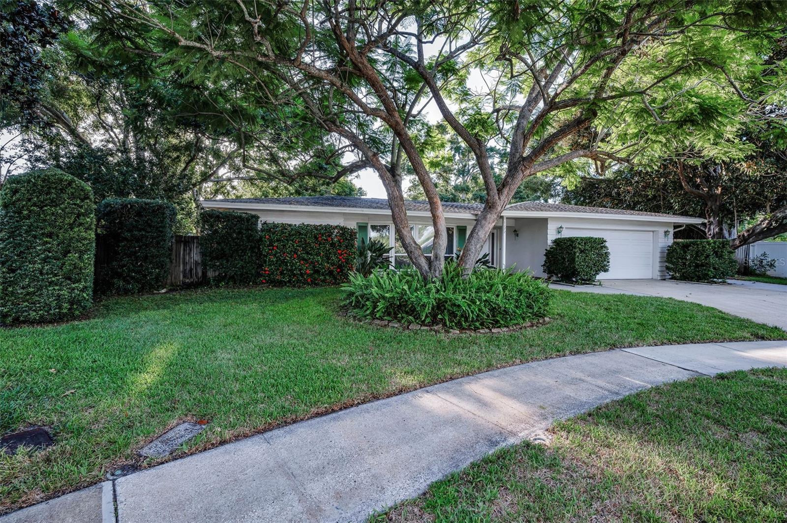 1172 GLENMOOR COURT