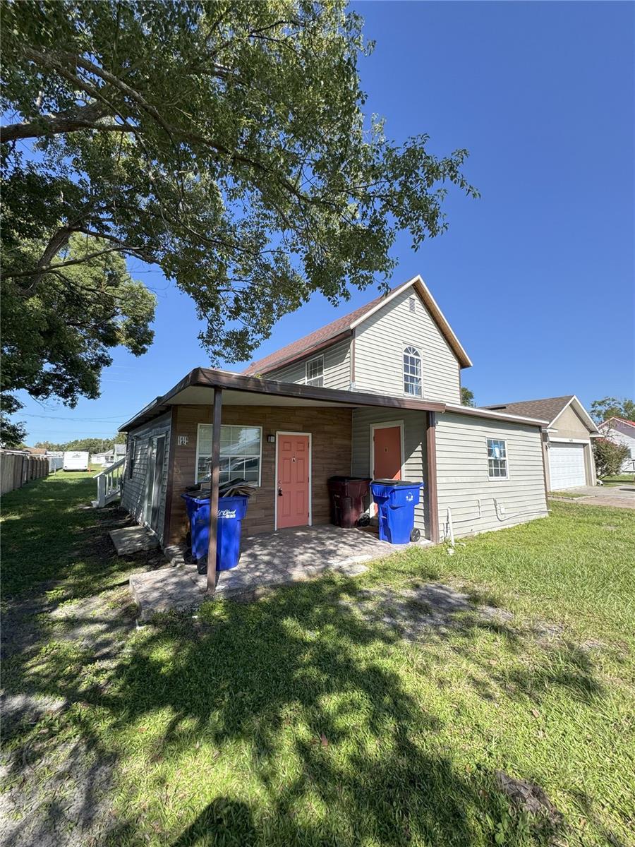 First floor unit, open floor plan featuring 2 bedrooms, 1 bath. Water & Sewer included. Great location offering easy access to 192, shopping, and dining. Just minutes from Lakefront Park in Saint Cloud.