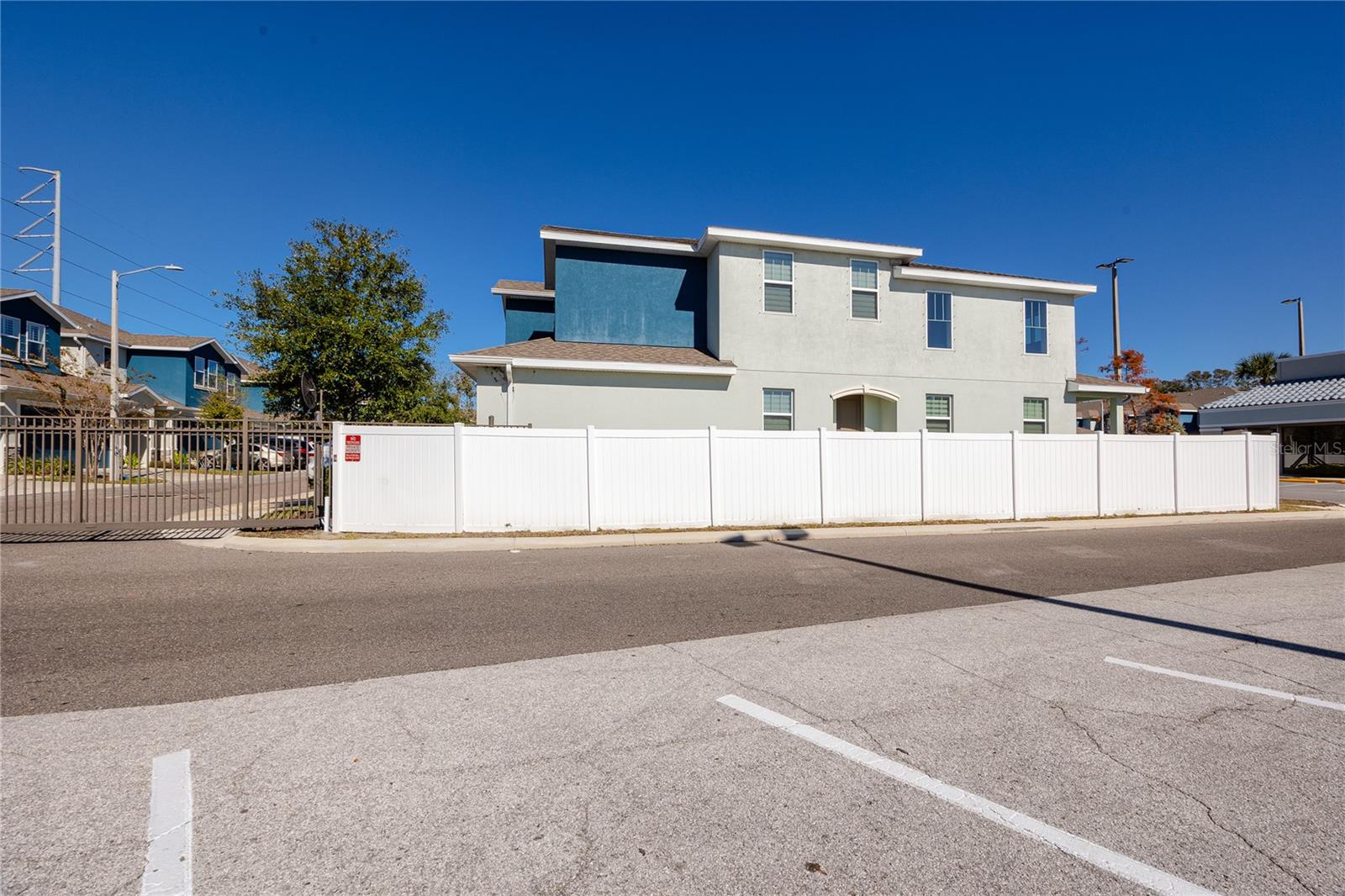 SANTORINI TRACE - Residential