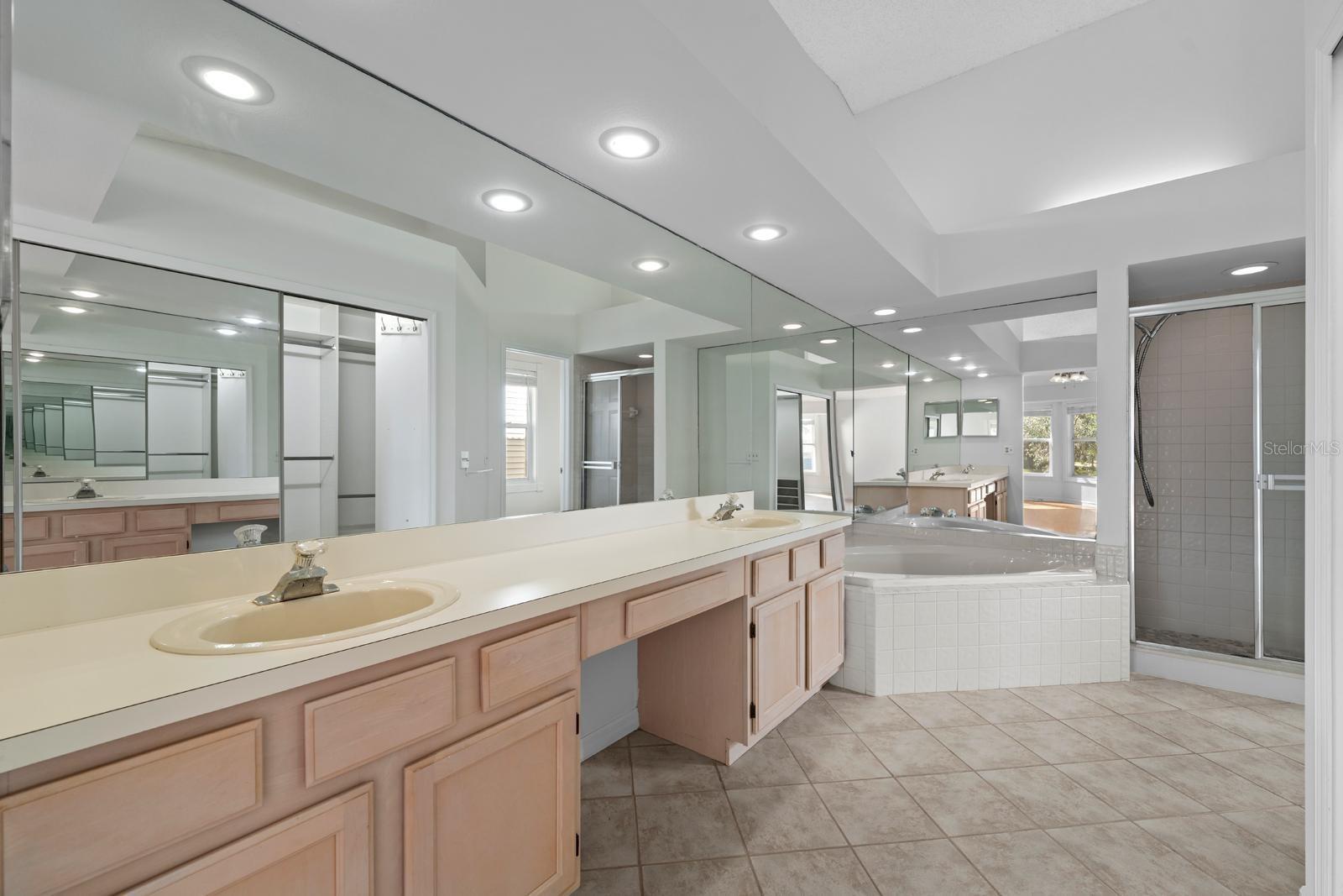 LAUREL OAKS AT EAST LAKE - Residential