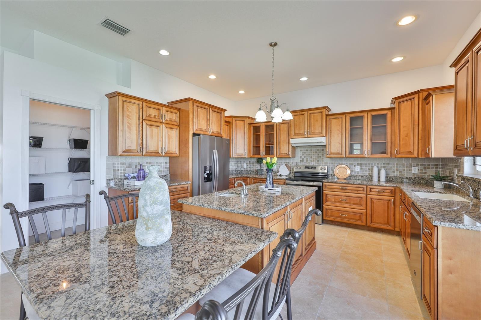 CAPRI ISLE - Residential