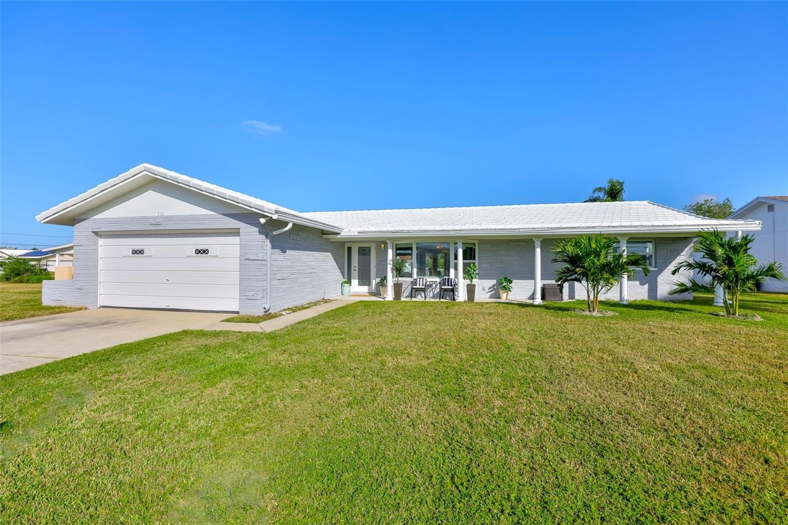 CAPRI ISLE - Residential