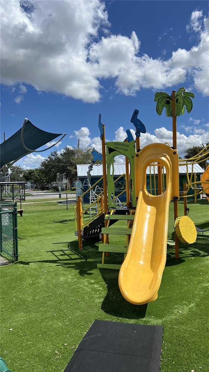 CAPRI ISLE - Residential