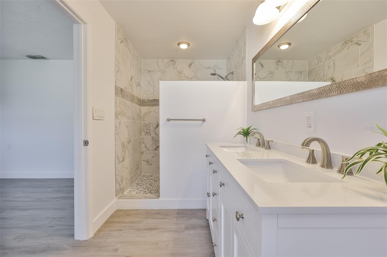 CAPRI ISLE - Residential