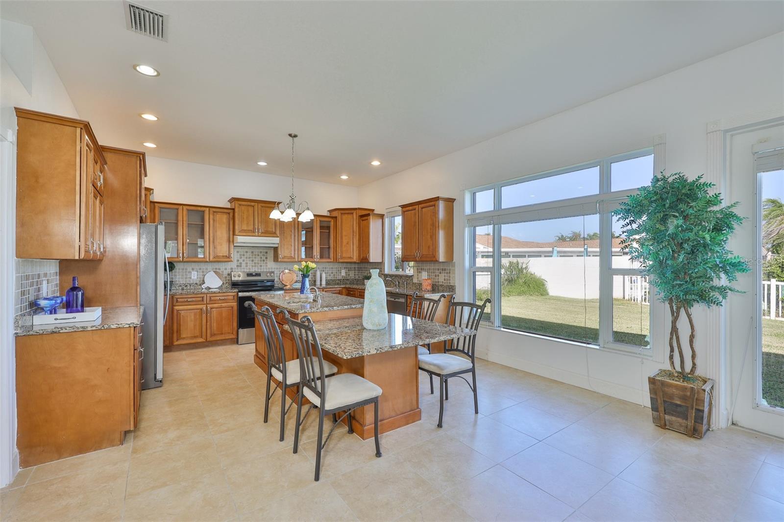 CAPRI ISLE - Residential