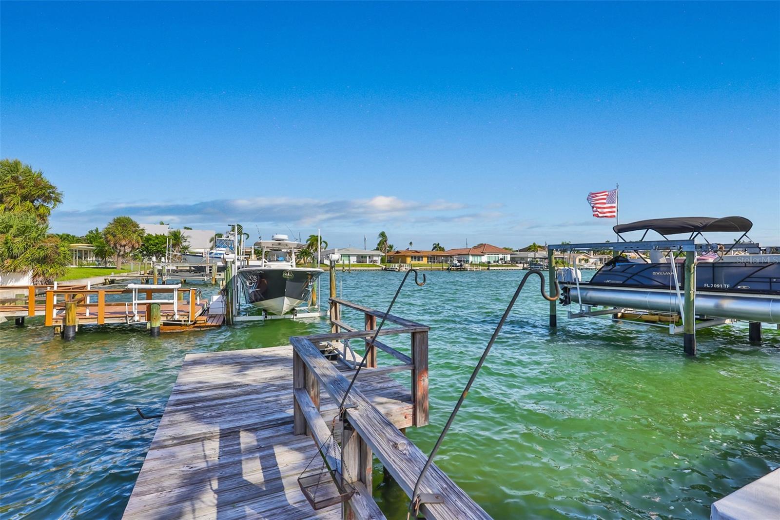 CAPRI ISLE - Residential
