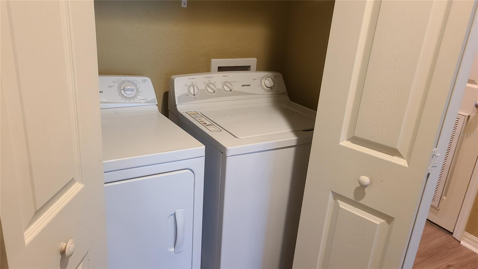 WEDGEWOOD TWNHMS - Residential Lease