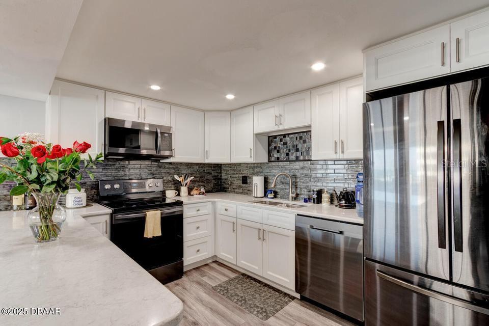 ALIKI CONDOMINIUNN - Residential