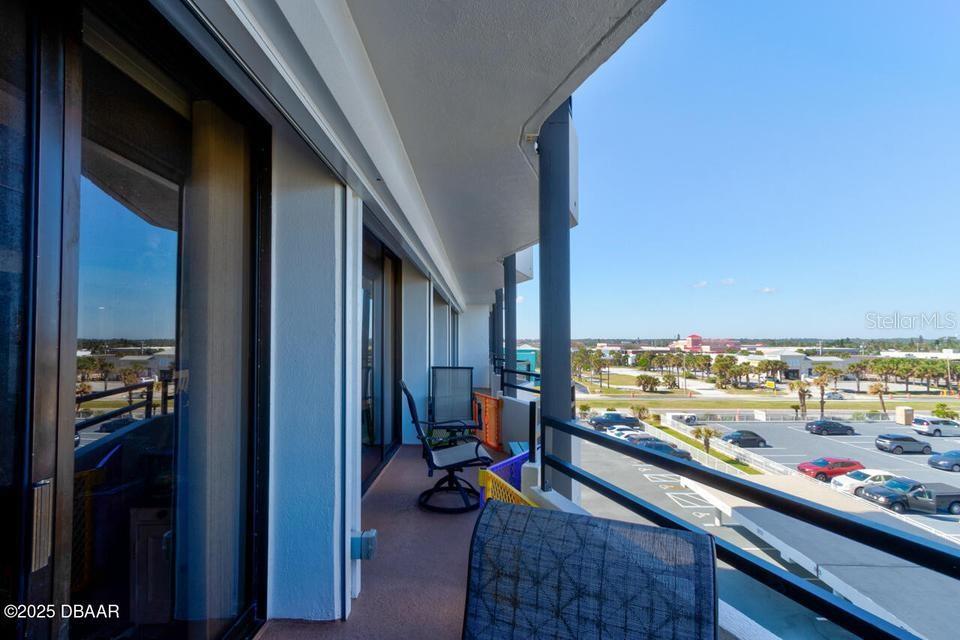 ALIKI CONDOMINIUNN - Residential